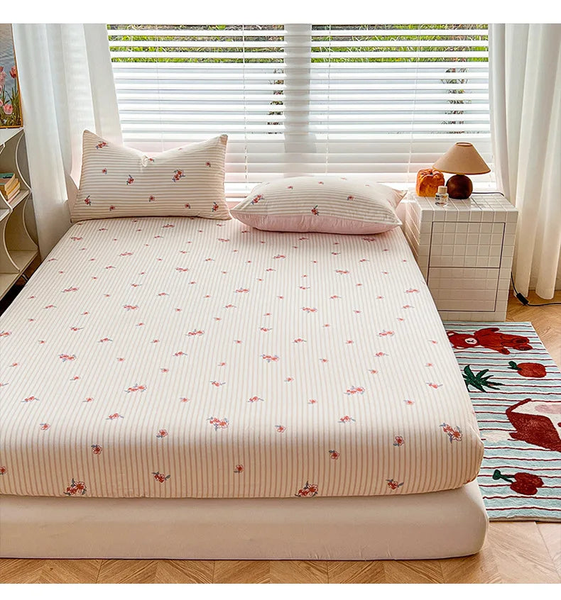 Machine Washable Fitted Mattress Protector. Non-Slip Deep Pocket Mattress Cover