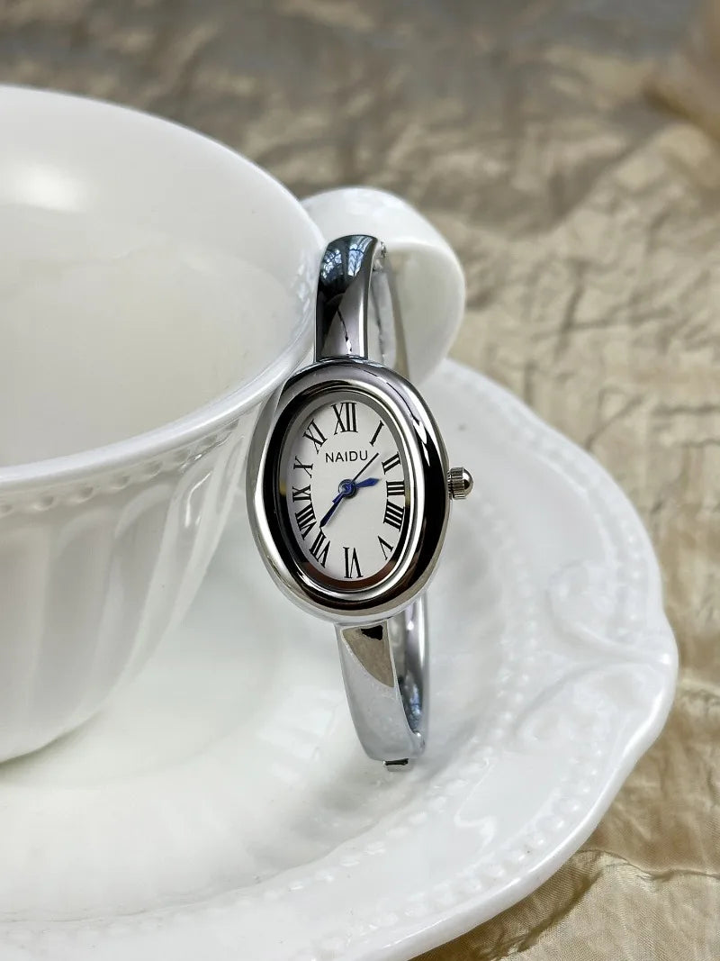 Elegant Women’s Oval Bracelet Watch .Fashion Quartz Timepiece