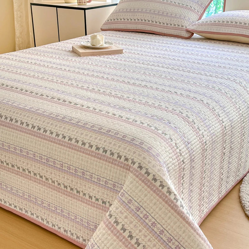 100% Cotton Quilted Bedspread. Lightweight Printed Bed Cover for All Seasons