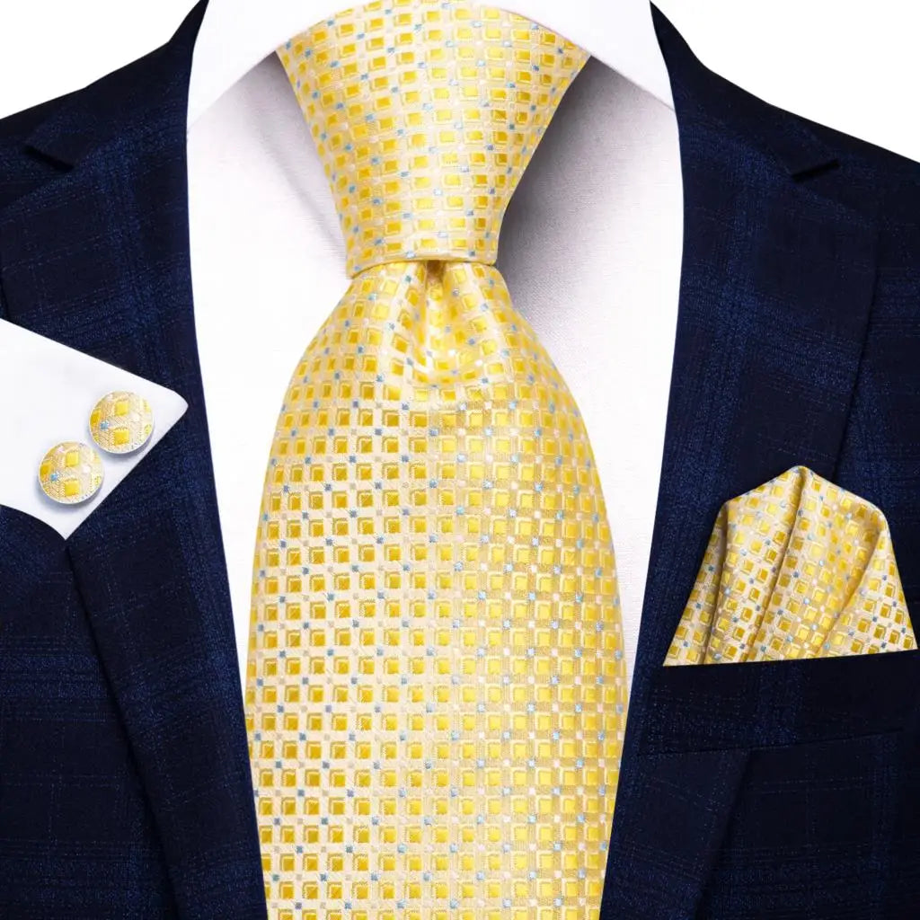 Men’s Gold Patterned Necktie. Wedding & Formal Wear
