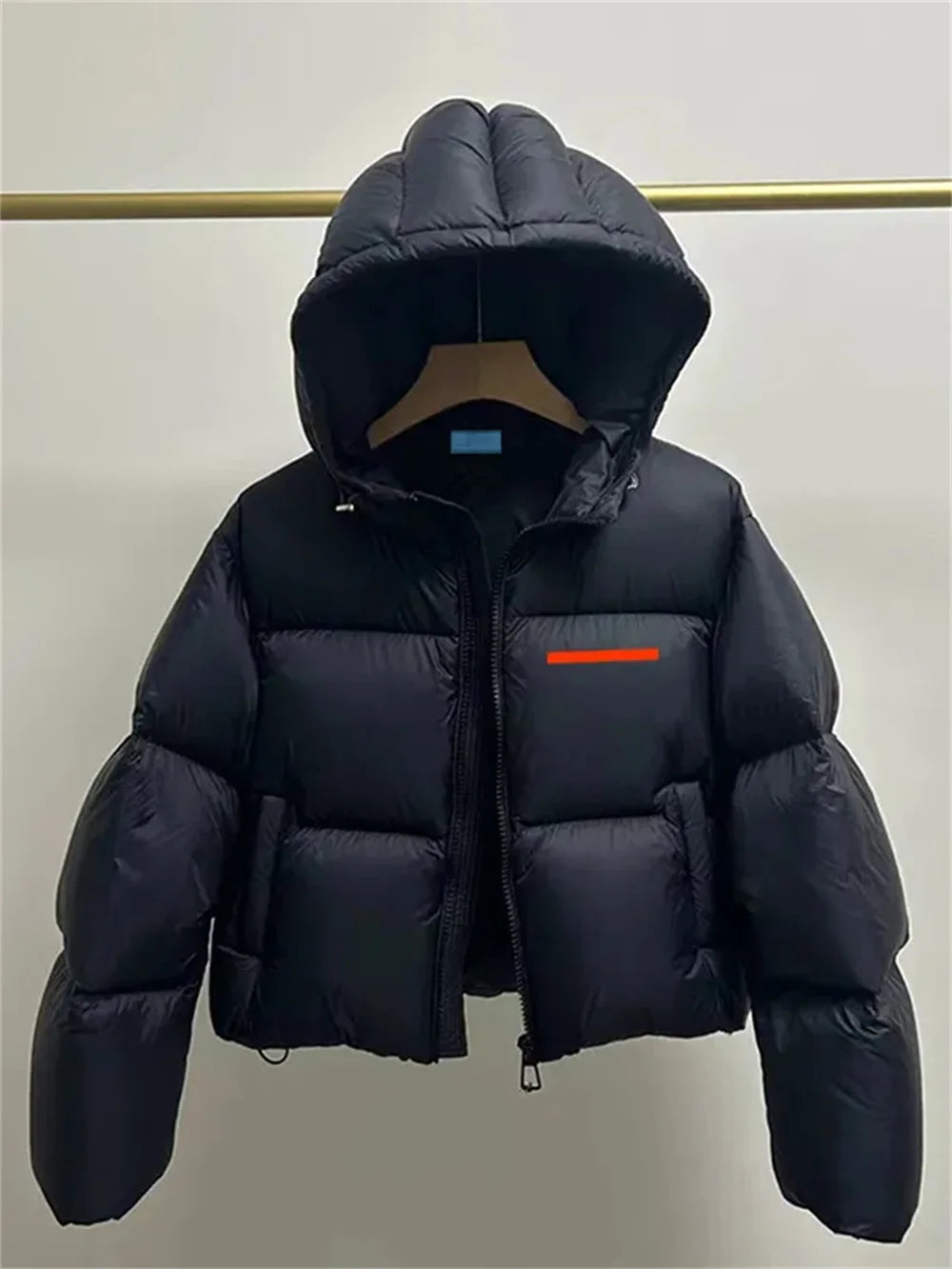 Women’s Cropped Puffer Jacket .Stylish Warm Winter Coat with Modern Streetwear Design