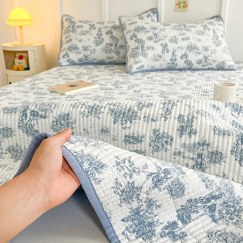 Waterproof Printed Bedspread . Reversible Double-Sided Bed Cover