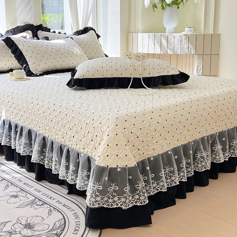 Elegant Contrast Lace Quilted Bedspread Set