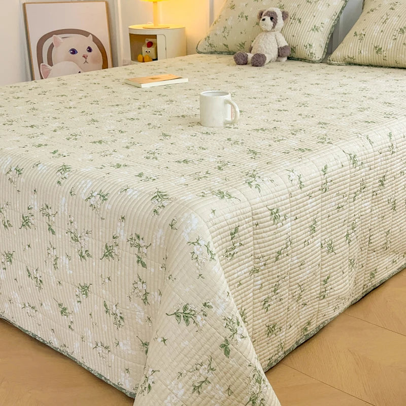 Waterproof Printed Bedspread . Reversible Double-Sided Bed Cover