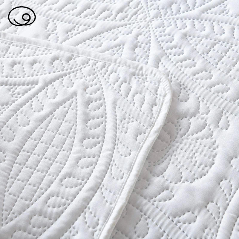 Lightweight Solid Color 2/3-Piece Quilted Bedding Set