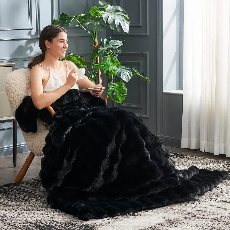 Luxury Faux Fur Throw Blanket .Ultra Soft Plush Bubble Blanket for Couch, Bed & Sofa