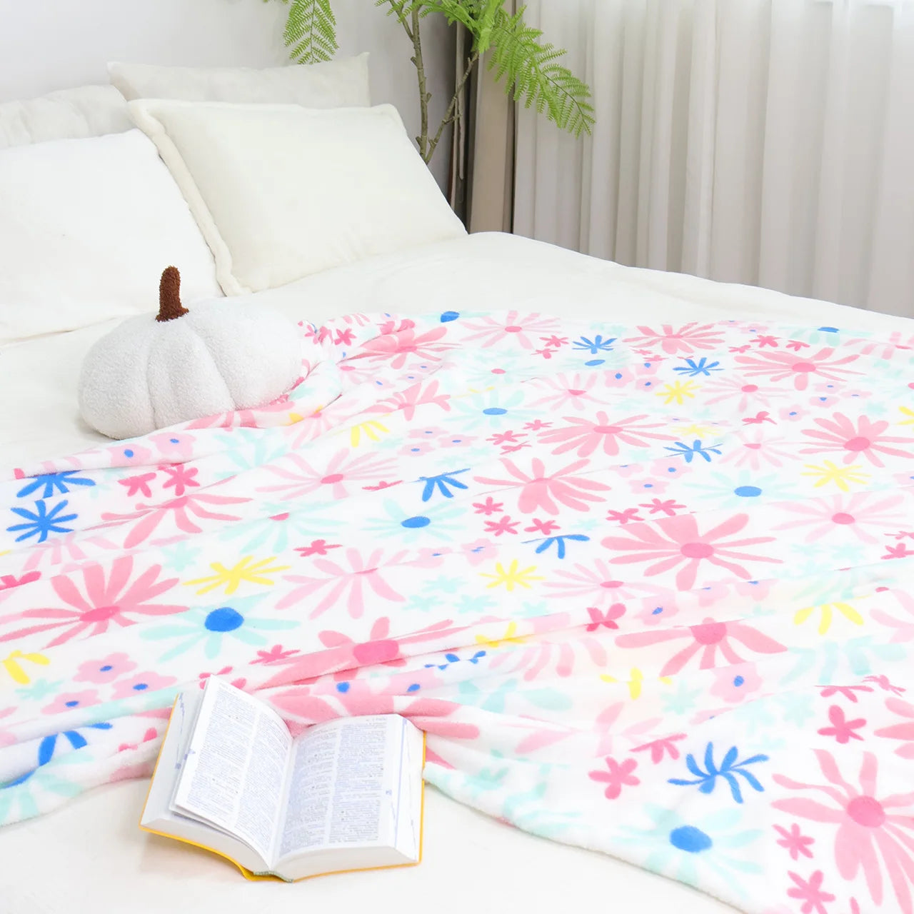 Cozy Checkered Plush Throw Blanket . Soft Warm Flannel Blanket for Couch, Bed & Home Decor