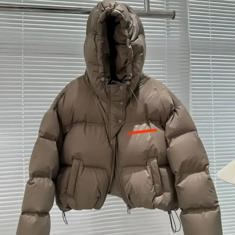 Women’s Cropped Puffer Jacket .Stylish Warm Winter Coat with Modern Streetwear Design