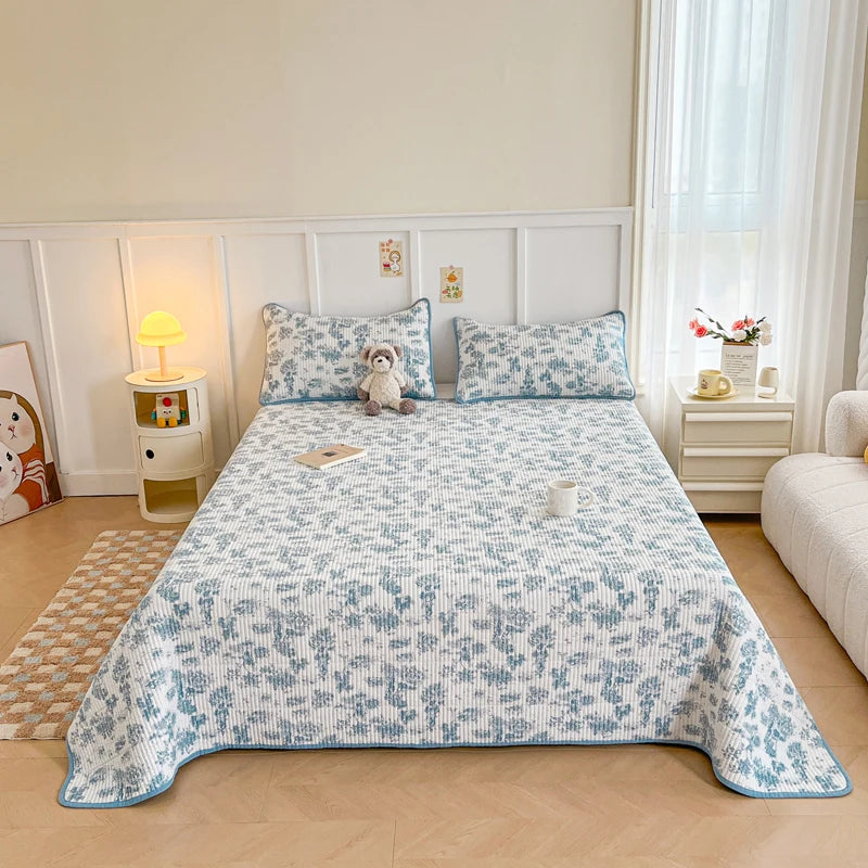 Waterproof Printed Bedspread . Reversible Double-Sided Bed Cover