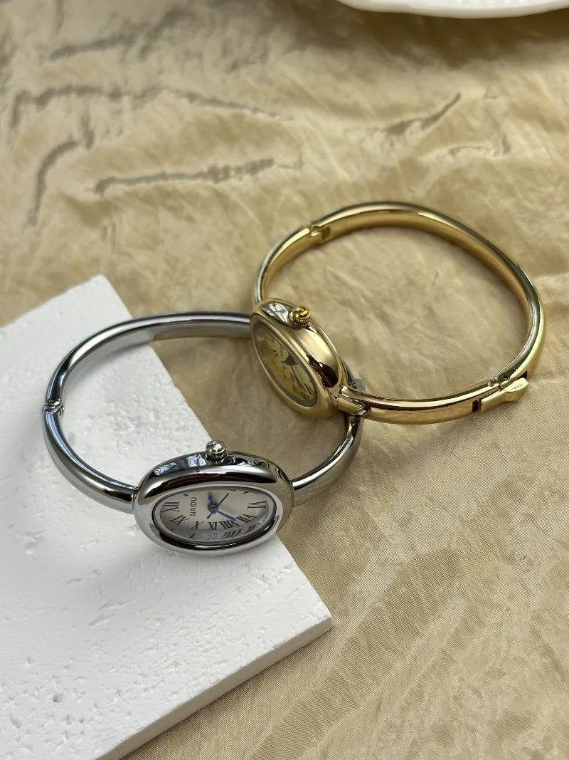 Elegant Women’s Oval Bracelet Watch .Fashion Quartz Timepiece