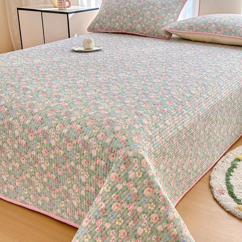 100% Cotton Quilted Bedspread. Lightweight Printed Bed Cover for All Seasons