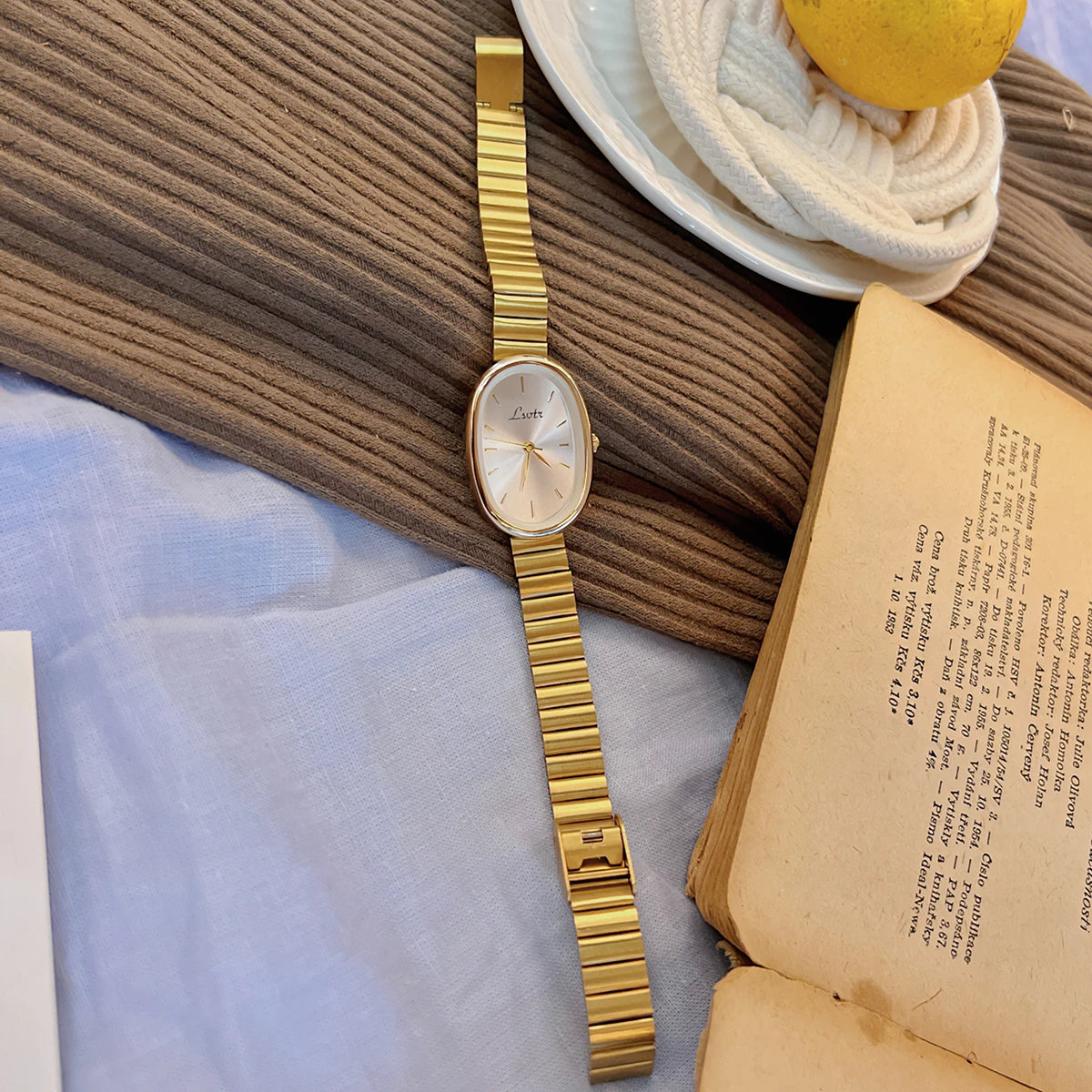 Elegant Gold Tone Women’s Bracelet Watch Minimalist Fashion Timepiece